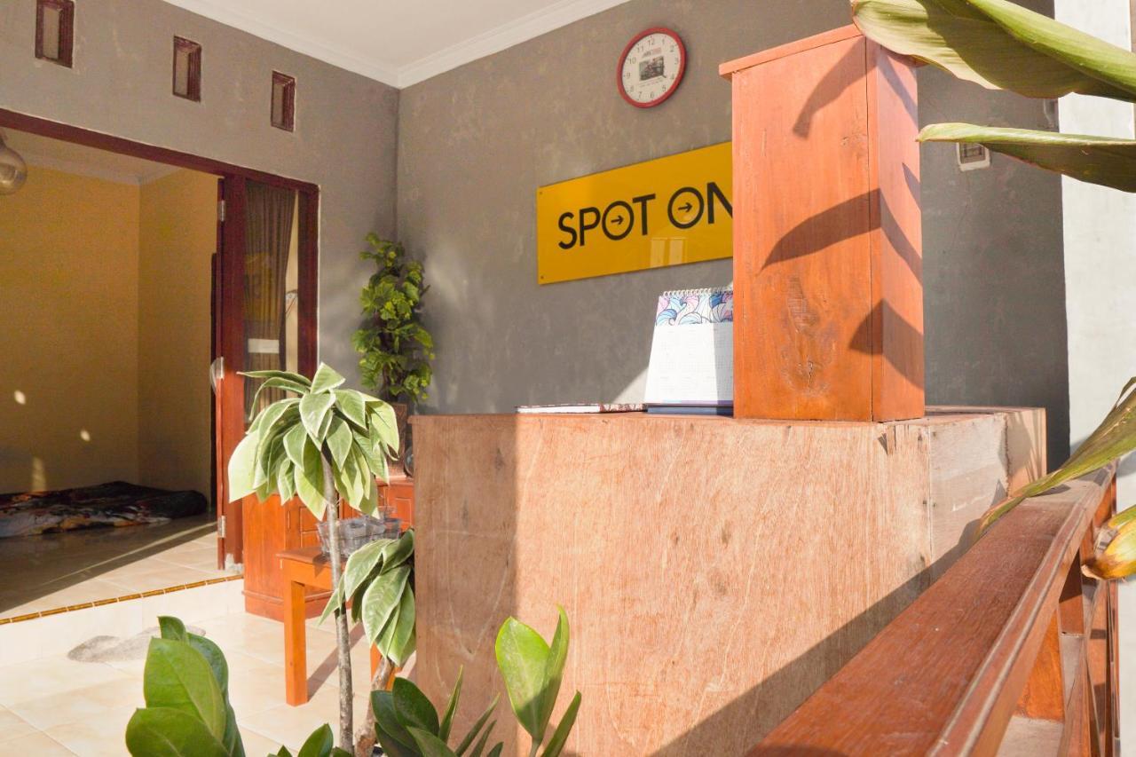 Spot On 1746 Putri Kuning Residence Banyuwangi  Exterior foto